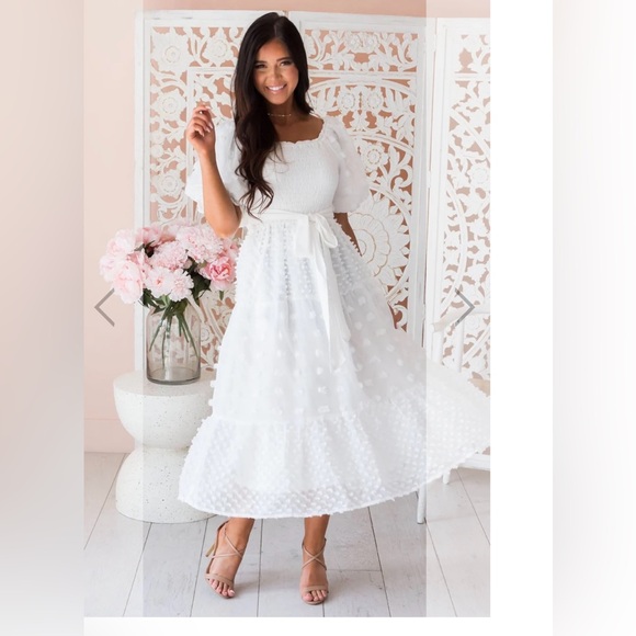 Brand new white dress, with tag, with puffed sleeves - Picture 1 of 6